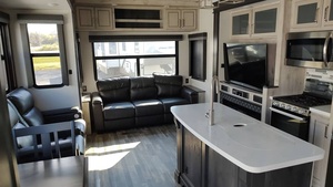 Used 2022 Keystone A-v-a-l-a-n-c-h-e 372MB - Product Image 6