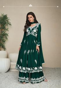 Traje Sharara de Georgette Sintética Bordada de Diseño Moderno para Damas, Rayón de Alta Calidad con Trabajo en Relieve para Fiestas y Bodas - Product Image 4