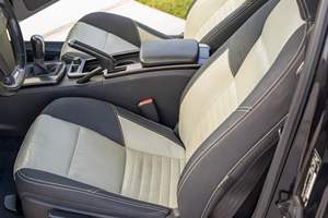 Volvo C30 T5 R-Design 2011 d'occasion, pas de réserve, boîte manuelle 6 vitesses, turbo 5 cylindres, non modifié - Product Image 5