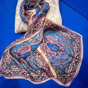 Foulards sur mesure sérigraphiés en soie de créateur Style vintage Motifs traditionnels modernes Arcs pour un usage quotidien Looks de soirée - Product Image 1