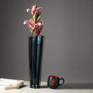 Vase à fleurs en métal design de qualité supérieure, parfait pour les arrangements floraux élégants et la décoration contemporaine de la maison - Product Image 4