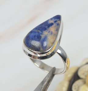 Elegante anillo de Plata de Ley 925 Unisex con piedras preciosas de sodalita azul natural joyería hecha a mano en Ajuste de bisel anillo en forma de pera - Product Image 1