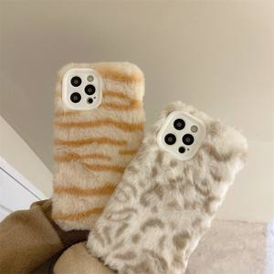 Custodia Antiurto in Peluche con Stampa Tigre e Leopardo, Cover Completa per <span class=keywords><strong>iPhone</strong></span> 16 <span class=keywords><strong>Pro</strong></span> <span class=keywords><strong>Max</strong></span> 15 <span class=keywords><strong>14</strong></span> 13 12 Plus - Product Image 1