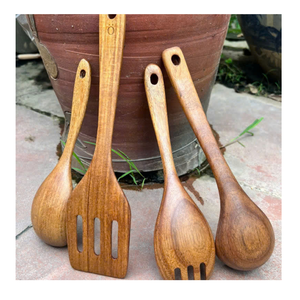 Cuchara de madera diseñada en Vietnam con mango duradero y aspecto minimalista, perfecta para exhibición de cocina o cuchara de madera al por mayor - Product Image 3