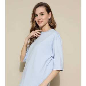 T-shirt pour femme, coupe classique, offrant une texture douce, un style moderne et un confort quotidien - Product Image 2