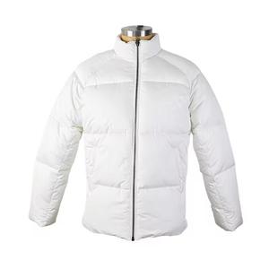 High Street Men's Stylish Puffer Jacket Abrigos y chalecos Tallas grandes Transpirable y cómodo para el clima de Pakistán - Product Image 1