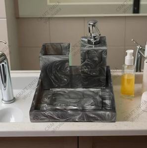 Juego de baño de resina hecho a mano de primera calidad con acabados artísticos y patrones de remolino resistente al agua e ideal para regalos o uso personal - Product Image 1