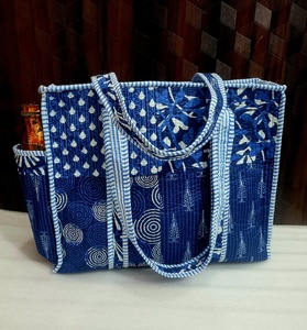 Sac fourre-tout en coton matelassé à patchwork artisanal indien pour dames tissus vintage à deux poignées Design réorienté - Product Image 4