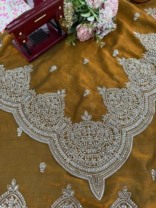 Una mejor calidad Fancy Cut Border Hilo intrincado y lentejuelas Bordado Trabajo Peso ligero Sari de moda con blusa - Product Image 2