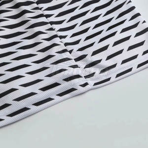 Uniforme de basket-ball à séchage rapide, vêtements de sport de conception unique pour adultes, ensemble respirant de grande taille - Product Image 6