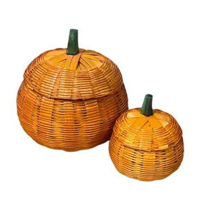 Abóboras de bambu inspiradas em Halloween, abóboras encantadoras com hastes de madeira verdes para o Dia de Ação de Graças