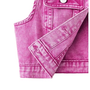 Vente en gros de gilet court d'été, haut court, gilets d'extérieur, vestes sans manches en coton, gilet ample en jean à grandes poches, veste pour femmes - Product Image 3