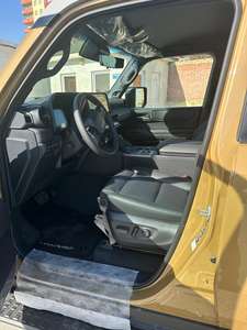 Toyota Land Cruiser Prado LC250 2.4L SUV Automatique 4x4 Or, Neuf/Occasion, Modèle 2024, Phares LED, Essence, À Vendre - Product Image 4