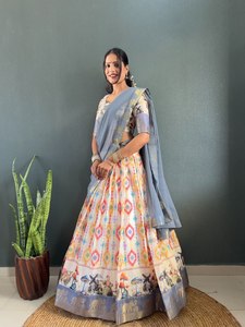 Lancement de la nouvelle collection moderne de lehenga choli de fête avec dupatta en tissu doux en coton et soie Dola, bordure en dentelle fantaisie réversible - Product Image 3