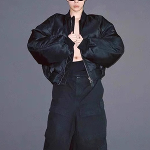 Chaqueta universitaria, ropa de calle personalizada, chaqueta Bomber para hombre, chaqueta de satén de tela de poliéster negro, chaqueta de gran tamaño para mujer, acolchada gruesa - Product Image 5