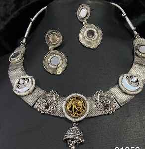 Collares de moda oxidados especiales Navaratri de plata alemana con pendientes emparejados para damas niñas en función de boda - Product Image 5