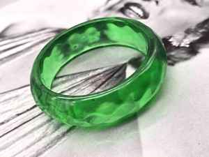 Brazaletes de resina facetados personalizados modernos etéreos de MS Handicraft - Product Image 3