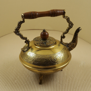 Pequeña tetera vintage grabada en latón tetera árabe - Product Image 2