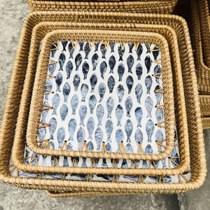 Plateau en rotin incrusté de nacre, fait à la main, design coquillage, pour servir et décorer, Vietnam par 99 Gold Data - Mme Violet - Product Image 1