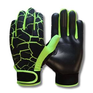 Gants de football gaélique Gaa 2026 avec emblème d'Irlande, paume en latex extensible de 2,5 mm, poignées légères, antidérapantes, sangle de poignet réglable - Product Image 1