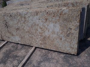 Comptoirs et carreaux polis en dalles de granit d'or colonial de qualité supérieure au meilleur prix pour les intérieurs de villas modernes directement de l'Inde - Product Image 3