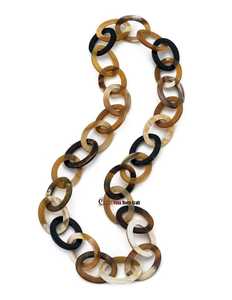 Collar con colgante de cuerno para mujeres, niñas y hombres Hecho a mano de cuerno de búfalo natural con colores naturales - Product Image 1