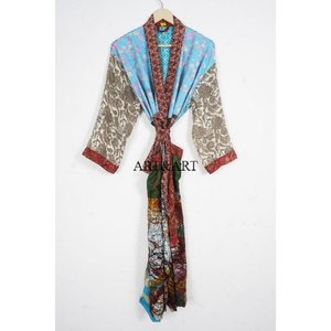 Robe kimono élégante 100 % soie faite à la main pour femme, motif floral bohème, déshabillé de matin décontracté pour demoiselles d'honneur - Product Image 1