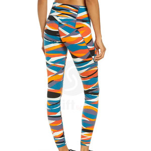 Leggings de Yoga de patrón sólido de estilo de moda para mujer Cierre de cintura elástica Hecho en Pak Precio al por mayor Sublimación ropa deportiva - Product Image 3