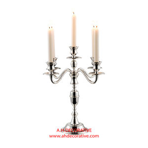 Bougeoir en aluminium de taille moyenne Candélabre en argent de créateur Bougeoir fait main pour décoration de table de mariage - Product Image 5