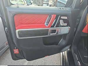 พร้อมส่งมอบรถยนต์ Mercedes-AMG G 63 สีดำด้านจากโรงงาน เครื่องยนต์ V8 Biturbo ขนาด 4.0 ลิตร เกียร์ธรรมดา ขับเคลื่อน 4 ล้อ สำหรับการขับขี่ออฟโรดและออนโรด รถ SUV ระดับหรูหรา ให้สมรรถนะสูง - Product Image 2