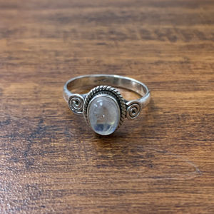 แหวนมูนสโตนชุบทองและโรเดียมสุดหรู (3.2 กรัม) ประดับเพชรทรง Asscher Cut ด้วยการฝังแบบ Bezel Setting ของขวัญเครื่องประดับแฟชั่น - Product Image 1