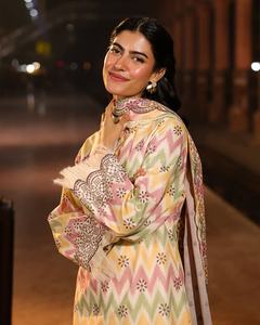 AJM Trade House 5577 Designer ethnique pakistanais femmes Salwar costumes soie formelle et Georgette lourde pour les fêtes - Product Image 1