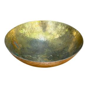Cuenco de latón hecho a mano con acabado antiguo perfecto para rituales religiosos y ofrendas de comida sagrada en el hogar - Product Image 1