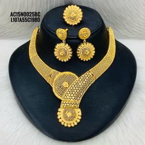 Ensemble de collier plaqué or nouveau design - Product Image 1