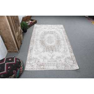 Tapis turc 4,7x8,5 pieds, tapis en laine blanc et marron à pois - Product Image 1