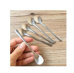 Petite cuillère ronde en acier inoxydable au design moderne, cuillère d'assaisonnement en argent pour la maison, épices de cuisine pour les fêtes - Product Image 1