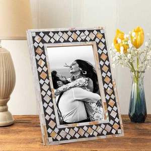 Cadre photo en bois incrusté d'os pour décor élégant - Product Image 3