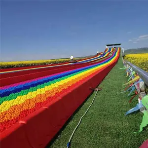 Parco giochi per bambini e adulti sfida a secco in plastica arcobaleno scivolo