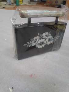 กระเป๋าคลัทช์งานฝีมือประดับเรซิ่นสุดหรูสำหรับงานแต่งงาน งานเลี้ยง ออกแบบได้ตามต้องการ คุณภาพสูง - Product Image 3