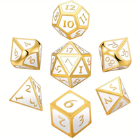 Un jeu de la série Metal haut de gamme avec sept jeux de dés en or et blanc, Dungeons & Dragons RPG, jeu de société MTG