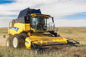 Discover quality New holland CX7090 combine <b>harvester</b> builds equipped with an FPT Cursor 9 engine and a deluxe cab zone - Product Image 6