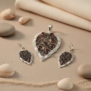 Ensemble collier et boucles d'oreilles en argent 925 avec grenat en forme de feuille, bijoux vintage pour femmes, ensembles de bijoux fins pour mariage, élégants, style Rajasthan - Product Image 1
