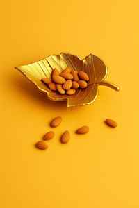 Plateau de fruits secs décoratif en forme de feuille | Bol de service en résine de qualité supérieure pour collations, noix, amandes | Cadeaux pour la maison et les fêtes - Product Image 4