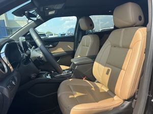 Chevrolet Blazer Premier 2024, Tracción en las Cuatro Ruedas, Automático, Asientos de Cuero, Volante a la Izquierda, Neumáticos R18, Título Limpio, Sin Accidentes, Bajo Kilometraje - Product Image 3