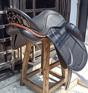 Nueva Silla de Montar de Cuero Inglés de Primera Calidad, Personalizada, con Armazón de Plástico, para Caballos de Paso - Product Image 3