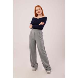 Pull en tricot bleu marine à col en V pour femmes, vente en gros - Product Image 2