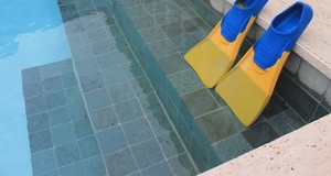 Carreaux antidérapants pour piscine extérieure en pierre naturelle moderne Sukabumi verte de qualité supérieure 100x100mm 20mm - Product Image 5