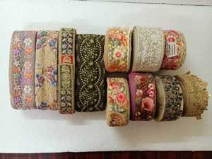 Fait sur commande dans différentes conceptions et sont des lacets brodés à la machine dans divers conceptions et couleurs pour des robes à la mode - Product Image 2