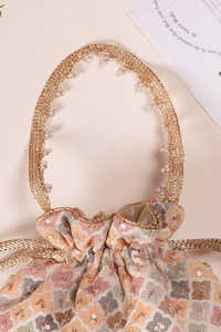 กระเป๋าโพลีเอสเตอร์ปักลายทำมือ เป็นมิตรกับสิ่งแวดล้อม แฟชั่นอินเดียสำหรับผู้หญิง  ขนาดปรับแต่งได้ เหมาะสำหรับใส่ของขวัญ - Product Image 4