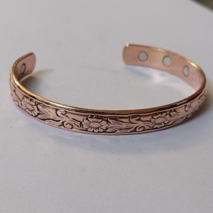 Más vendidos increíble nueva moda Triple trenzado cuerda nudo diseño sólido cobre brazalete perla artritis alivio brazaletes - Product Image 4